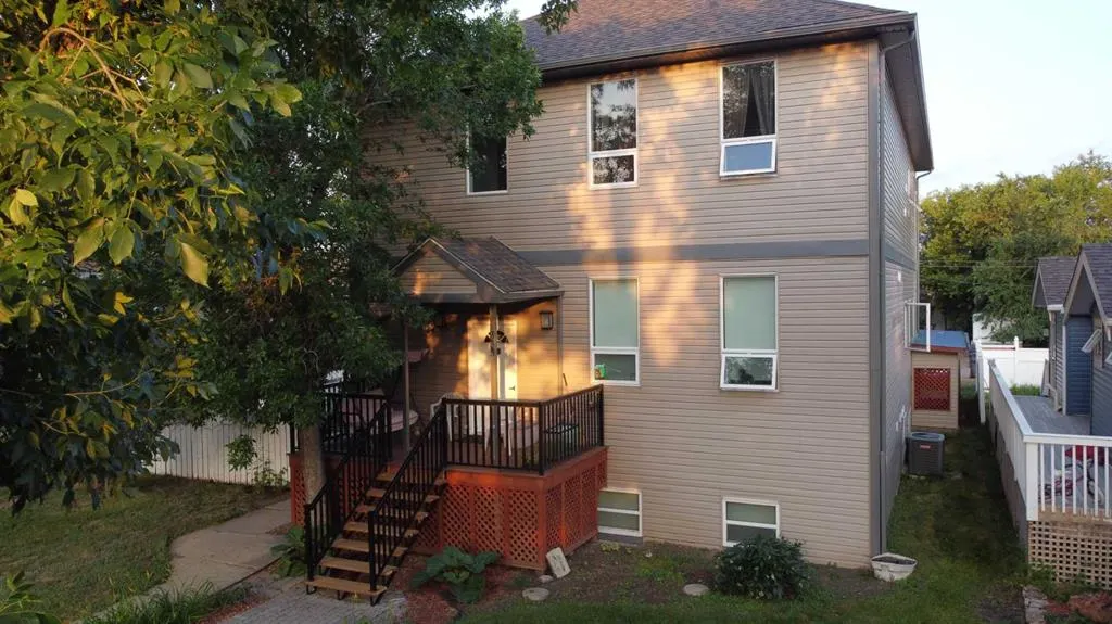 333 2 Street E
