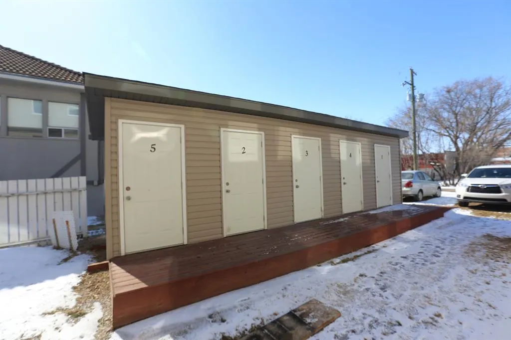 333 2 Street E