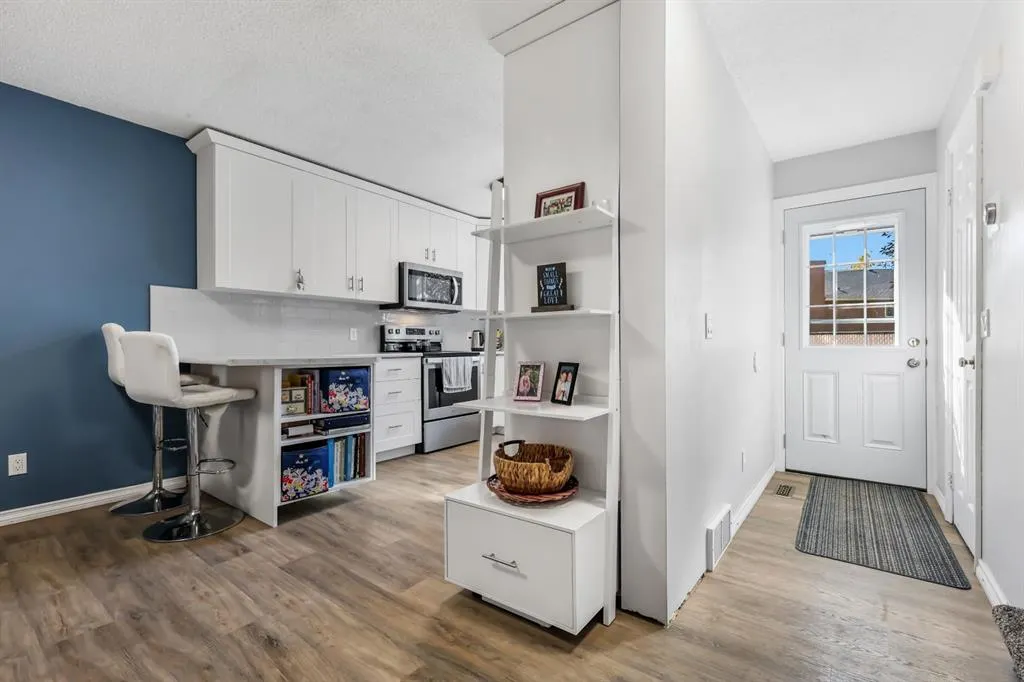 7 Westland Road, #8