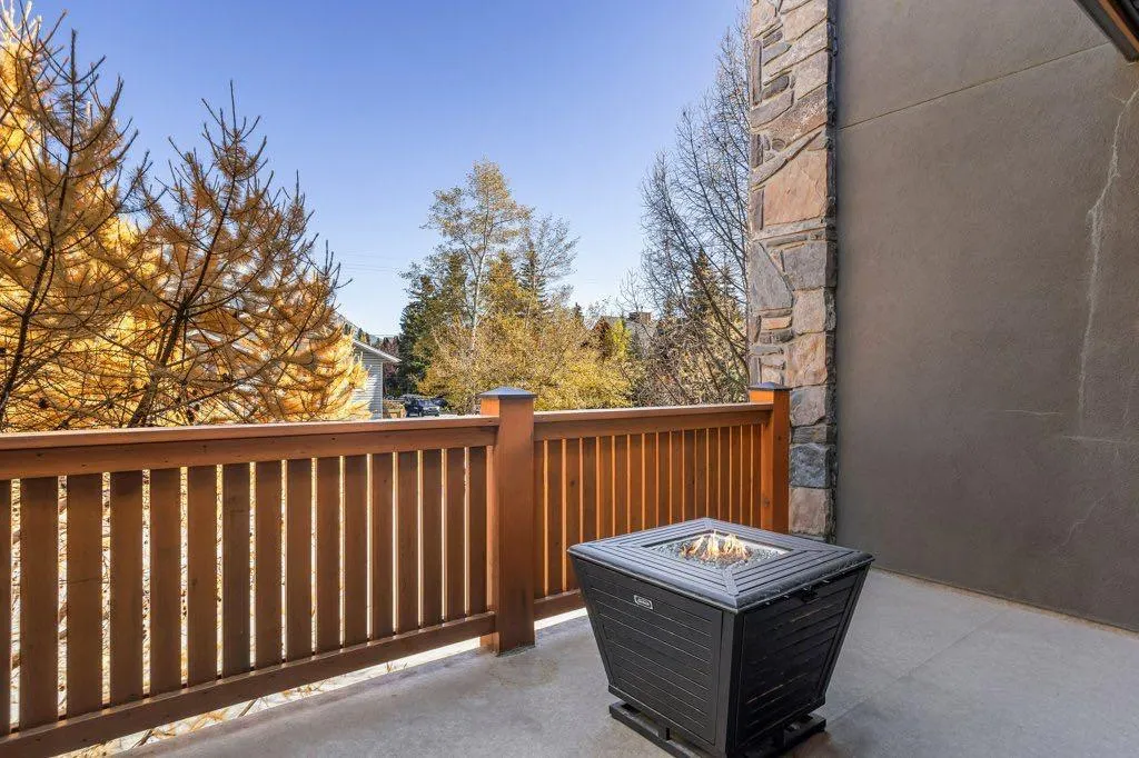 702 4 Street, #104