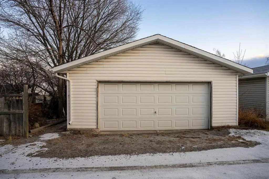 471 Northmount Drive NW
