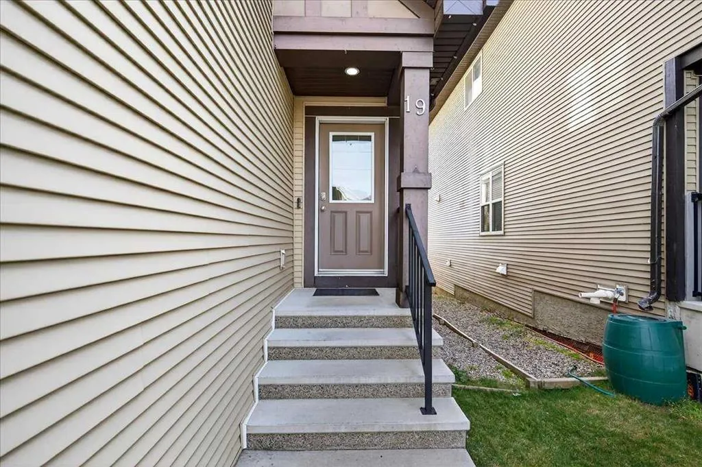 19 Sage Valley Close NW