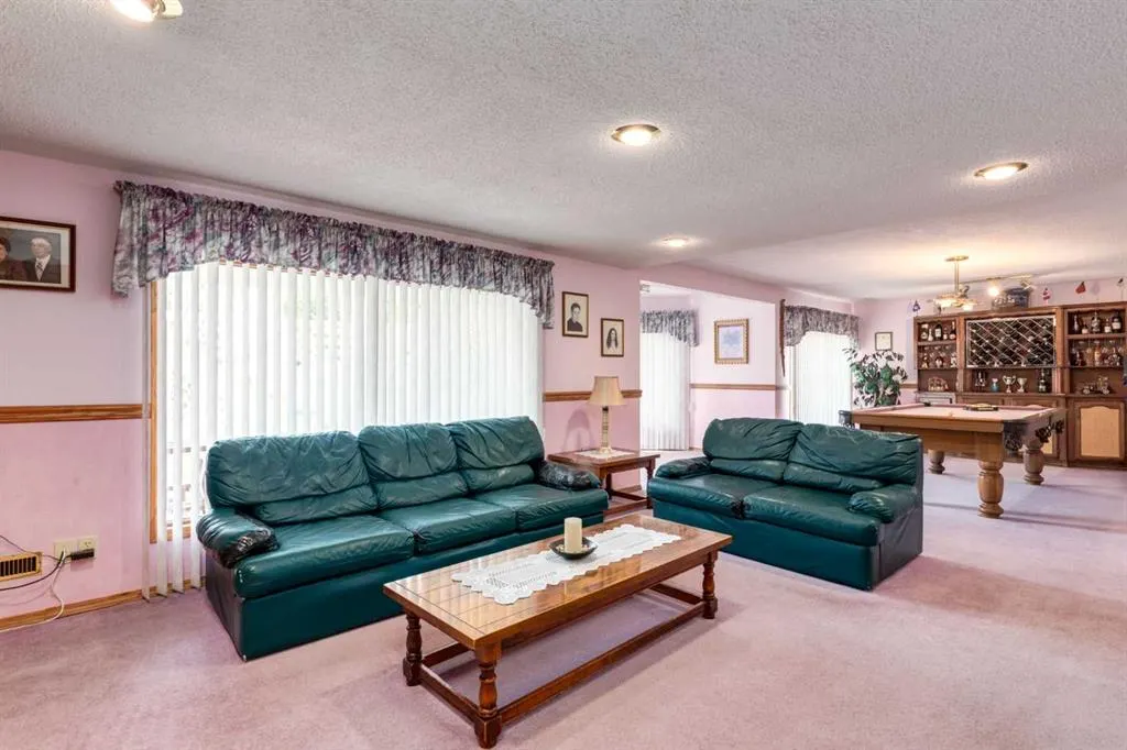 180 Edgevalley Circle NW