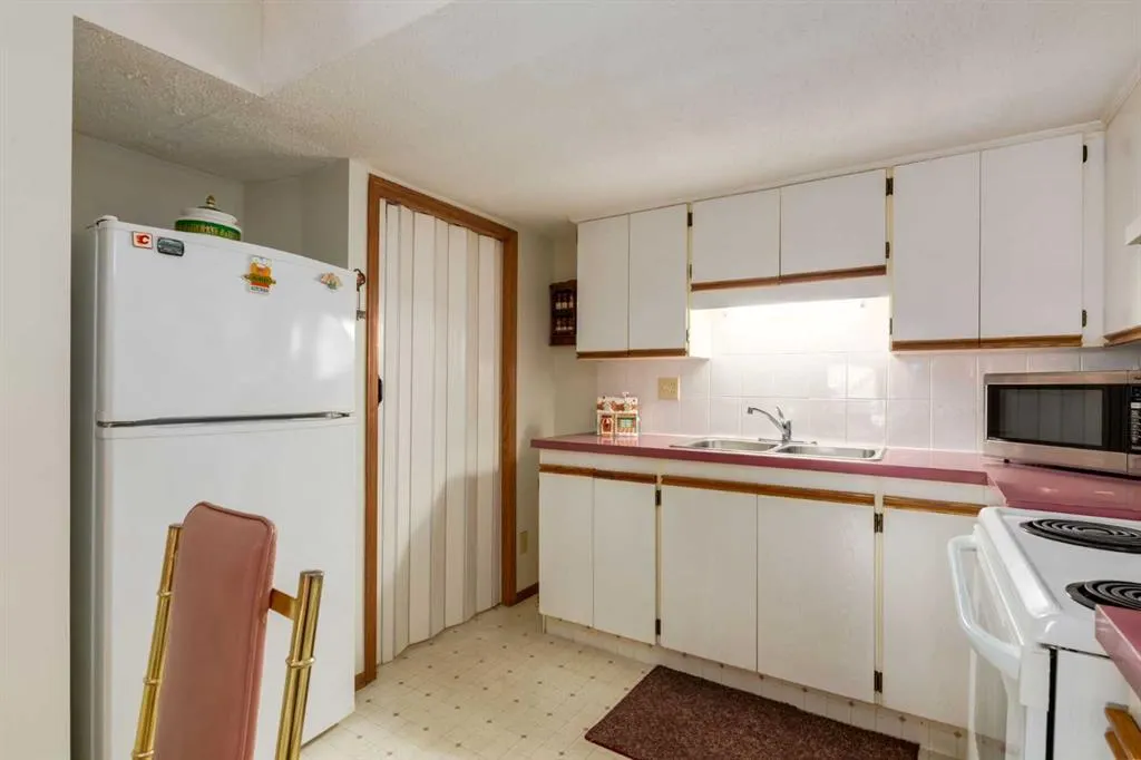 180 Edgevalley Circle NW
