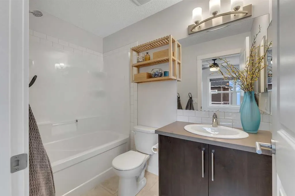 1225 Kings Heights Way SE, #101