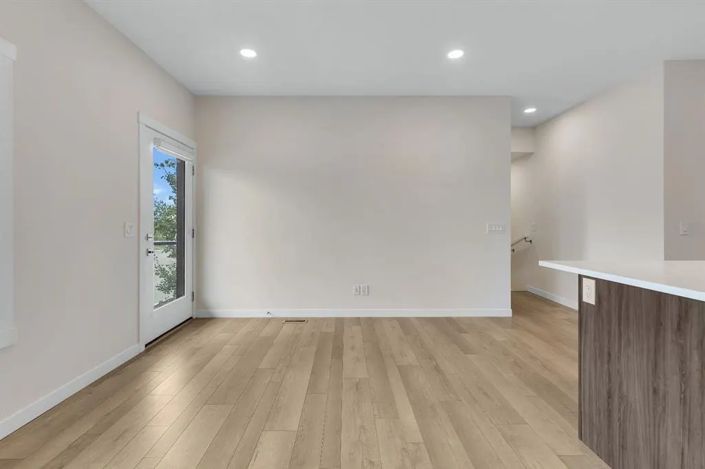 514 Greenbriar Common NW