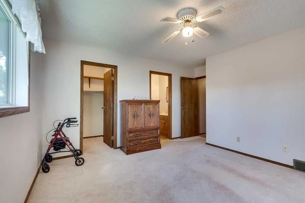 433 Regal Crescent
