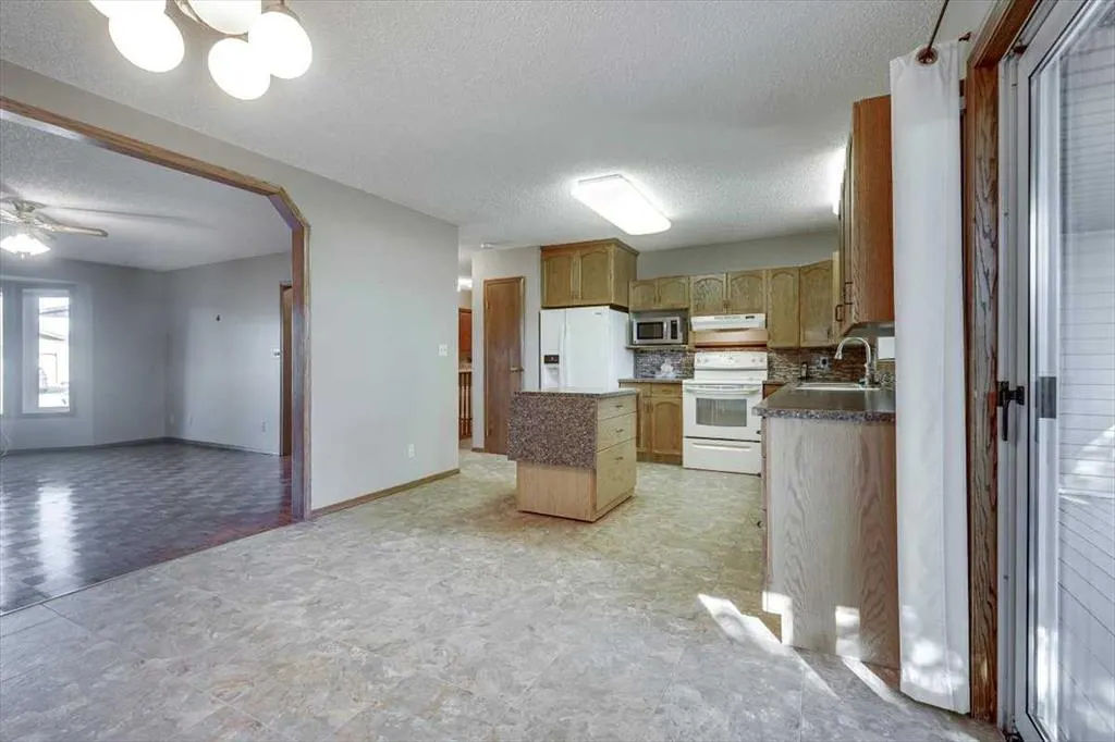 433 Regal Crescent