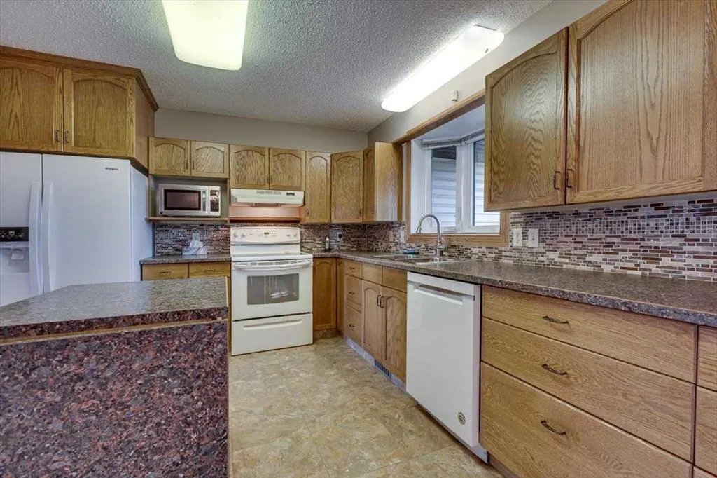 433 Regal Crescent