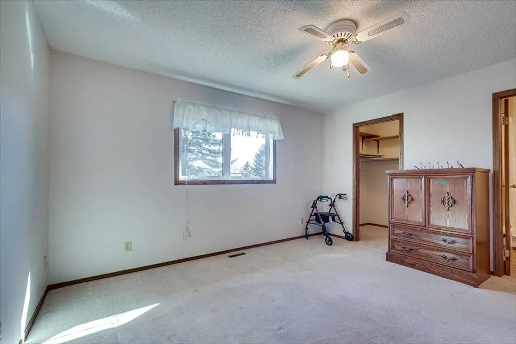 433 Regal Crescent