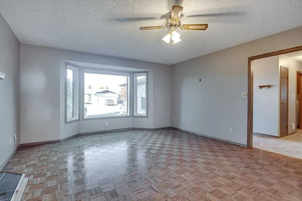 433 Regal Crescent