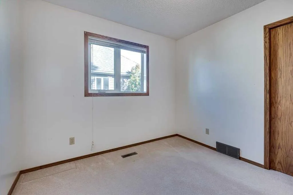 433 Regal Crescent