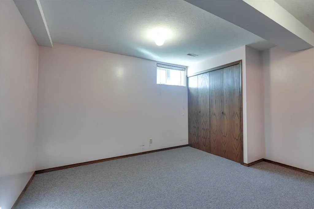 433 Regal Crescent