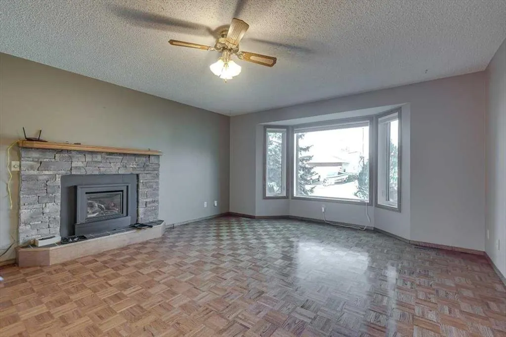 433 Regal Crescent