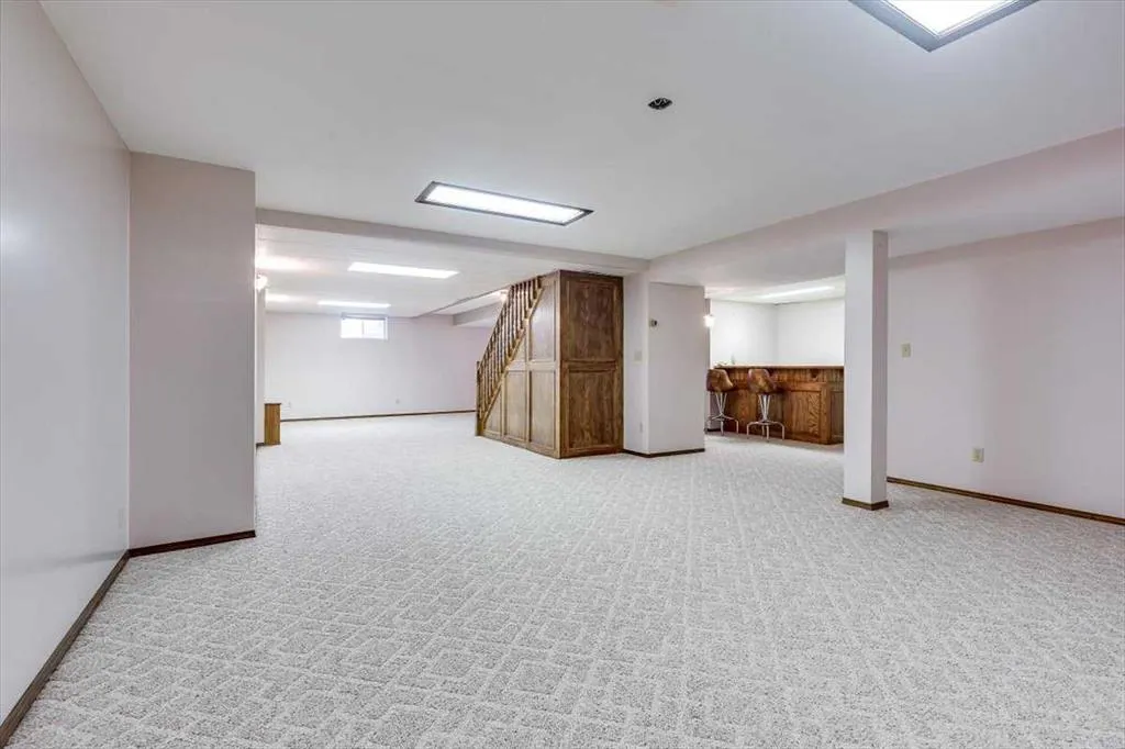 433 Regal Crescent