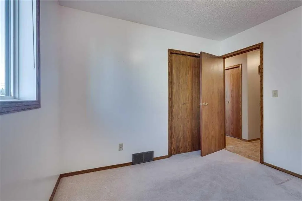 433 Regal Crescent