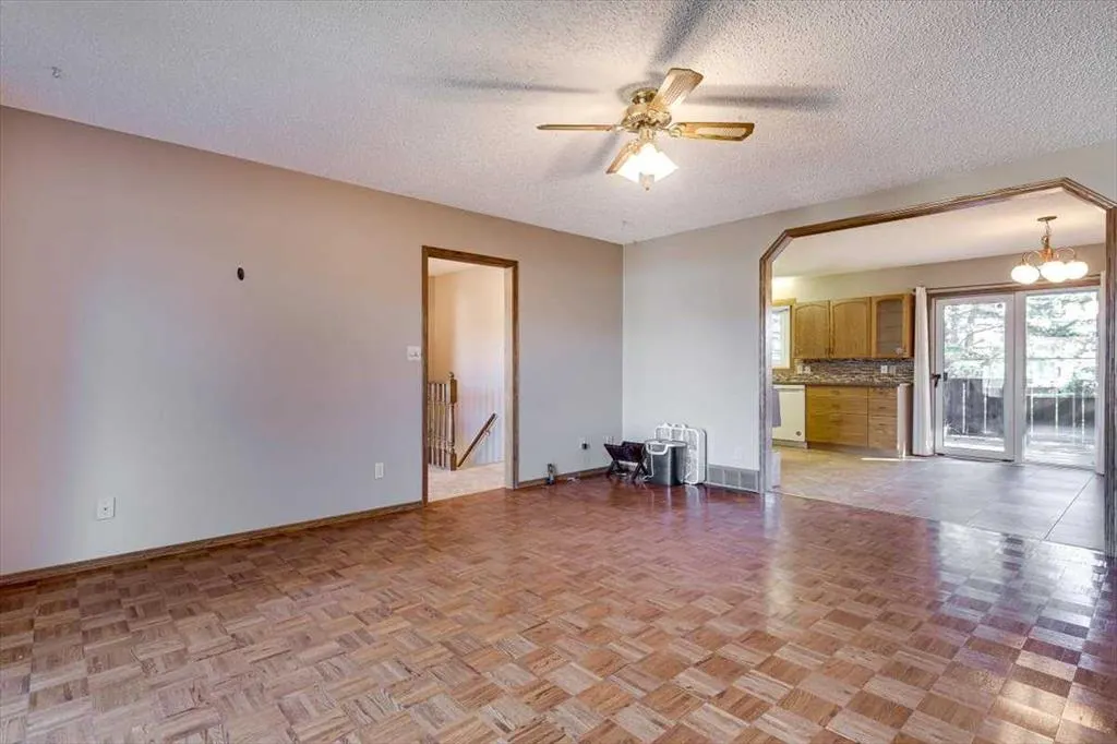 433 Regal Crescent