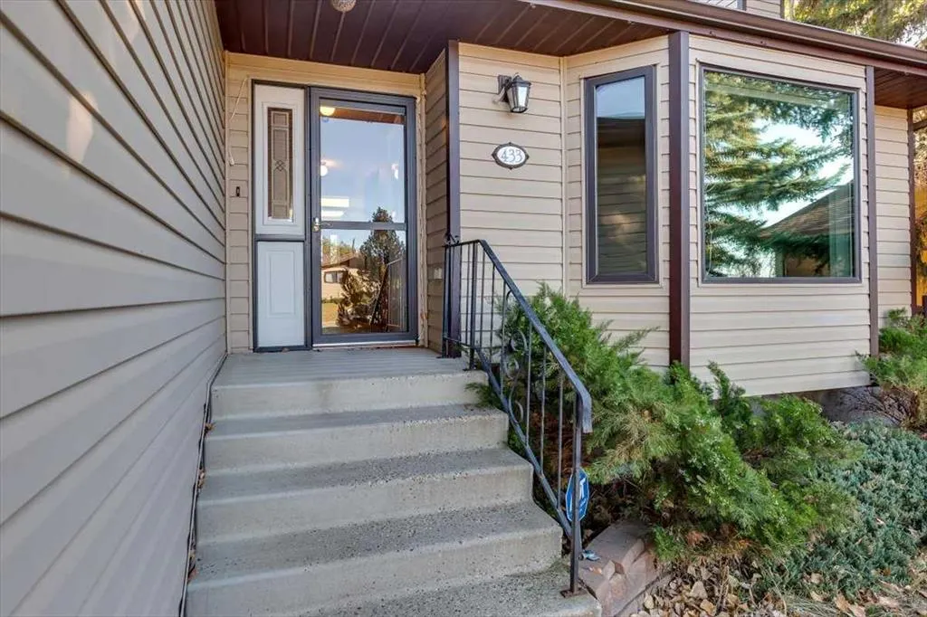 433 Regal Crescent