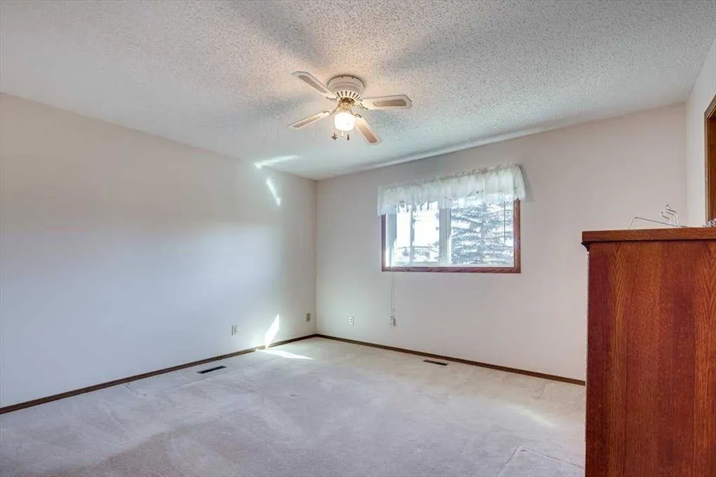 433 Regal Crescent