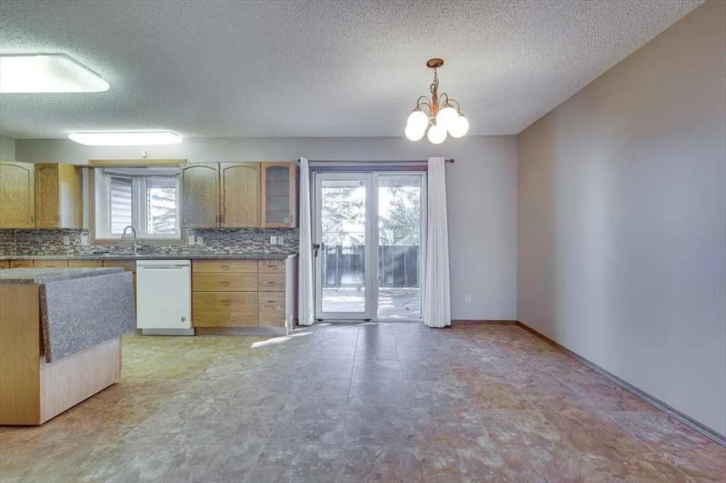 433 Regal Crescent