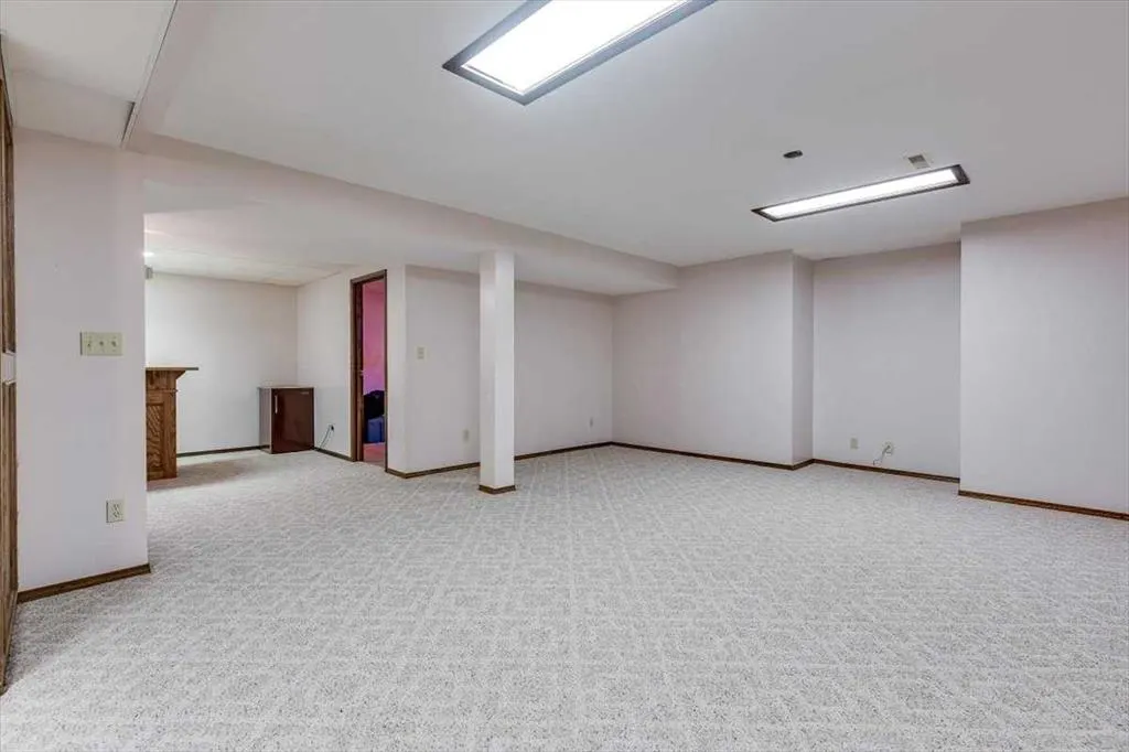 433 Regal Crescent