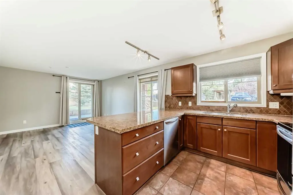 92 Crystal Shores Road, #3104