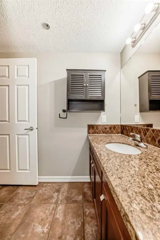 92 Crystal Shores Road, #3104