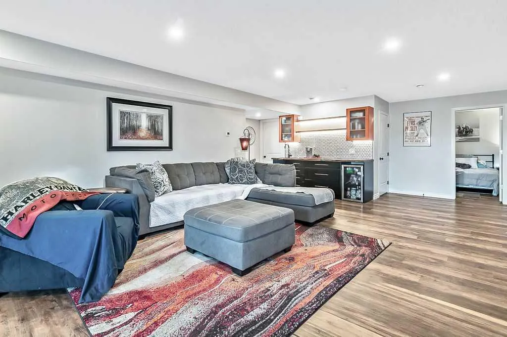 317 John Street SW