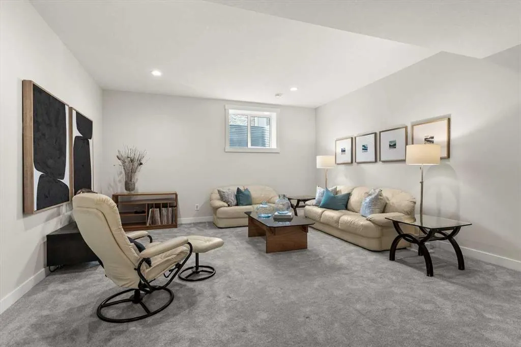 99 Sierra Morena Manor SW