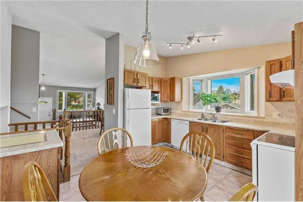 111 Edgebyne Crescent NW