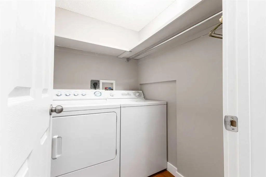 111 Edgebyne Crescent NW