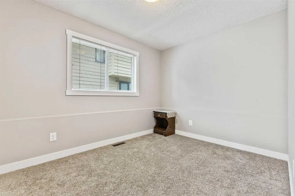 111 Edgebyne Crescent NW