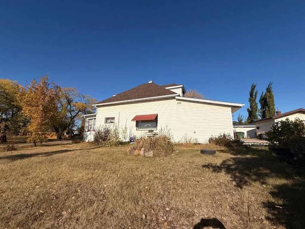 103 2 Street W