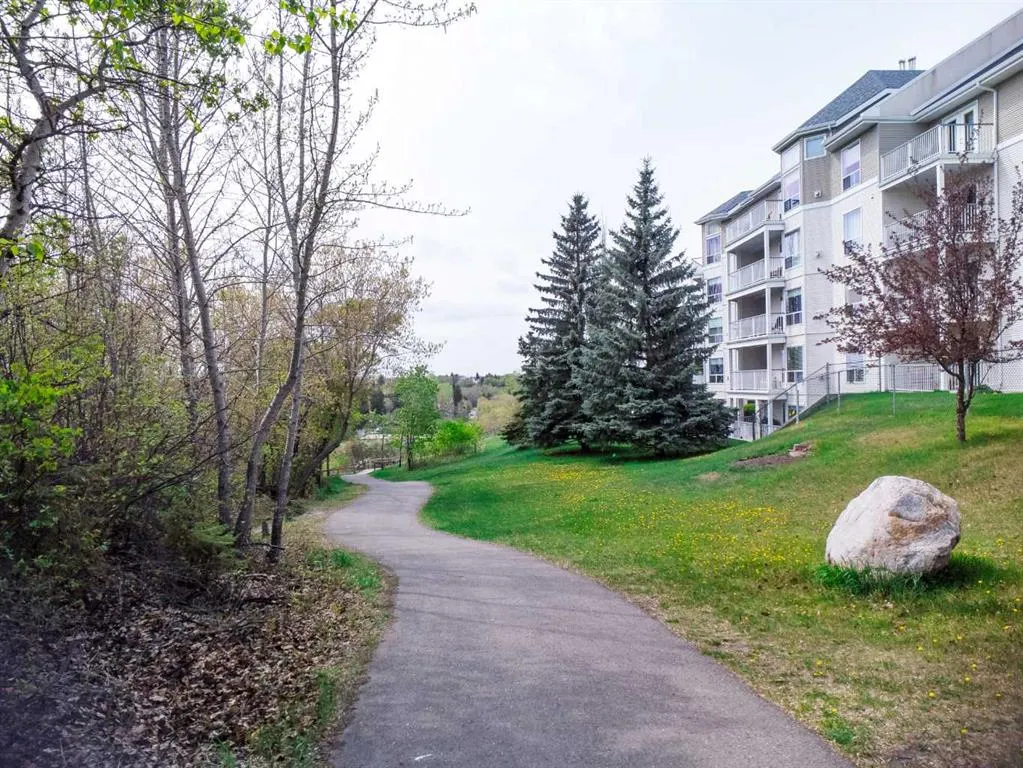 6118 53 Avenue, #111