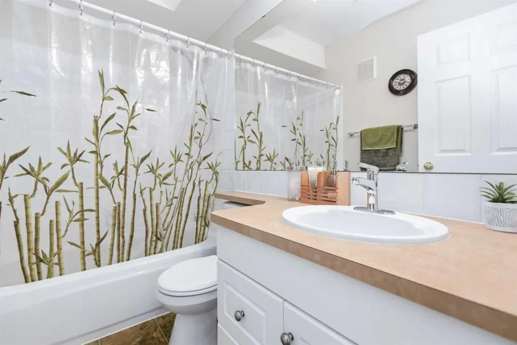 6118 53 Avenue, #111