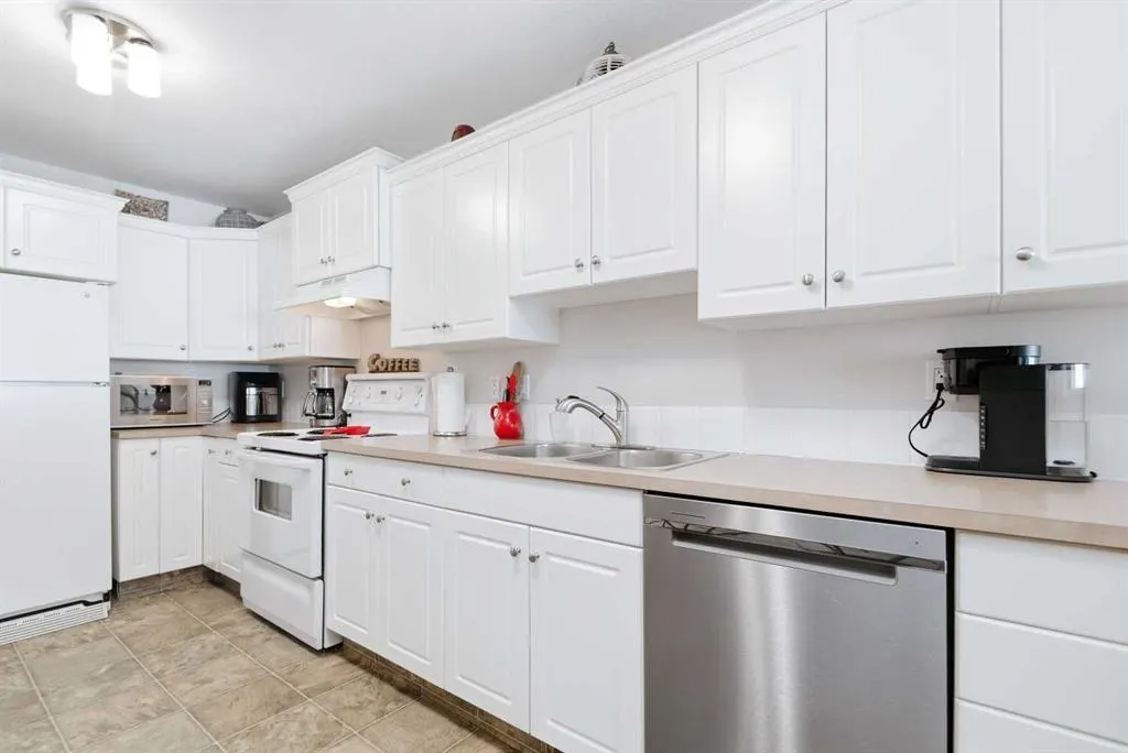 6118 53 Avenue, #111
