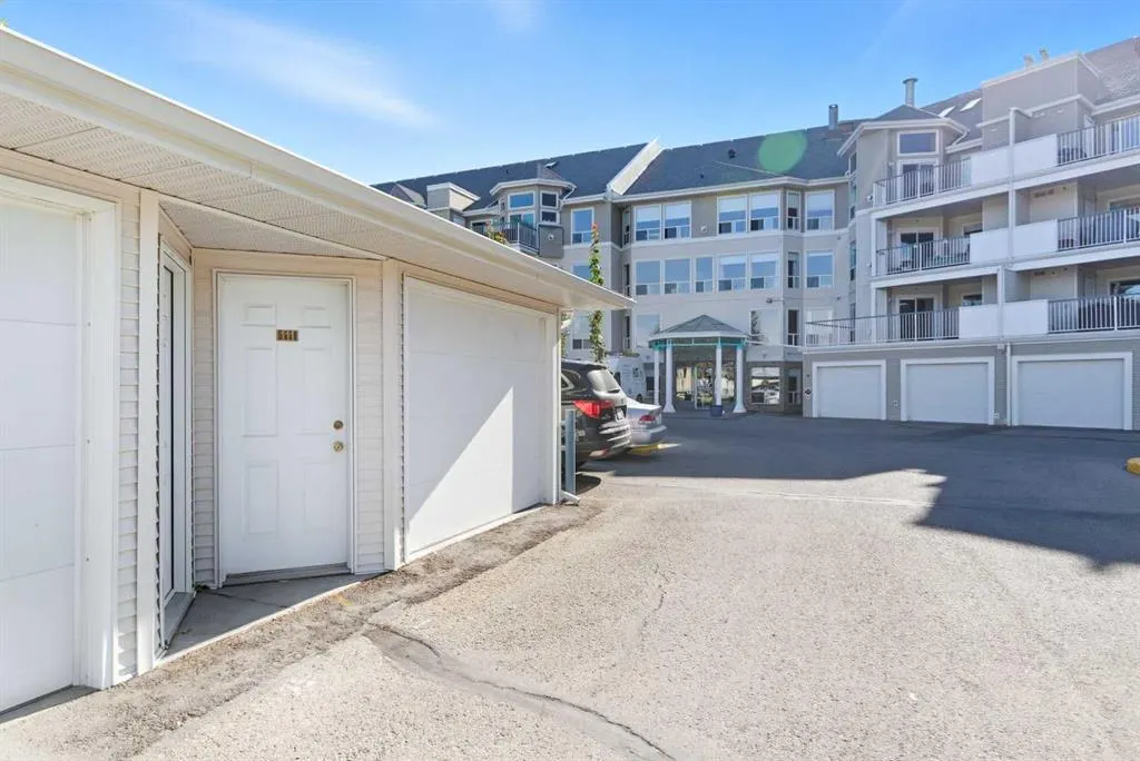 6118 53 Avenue, #111