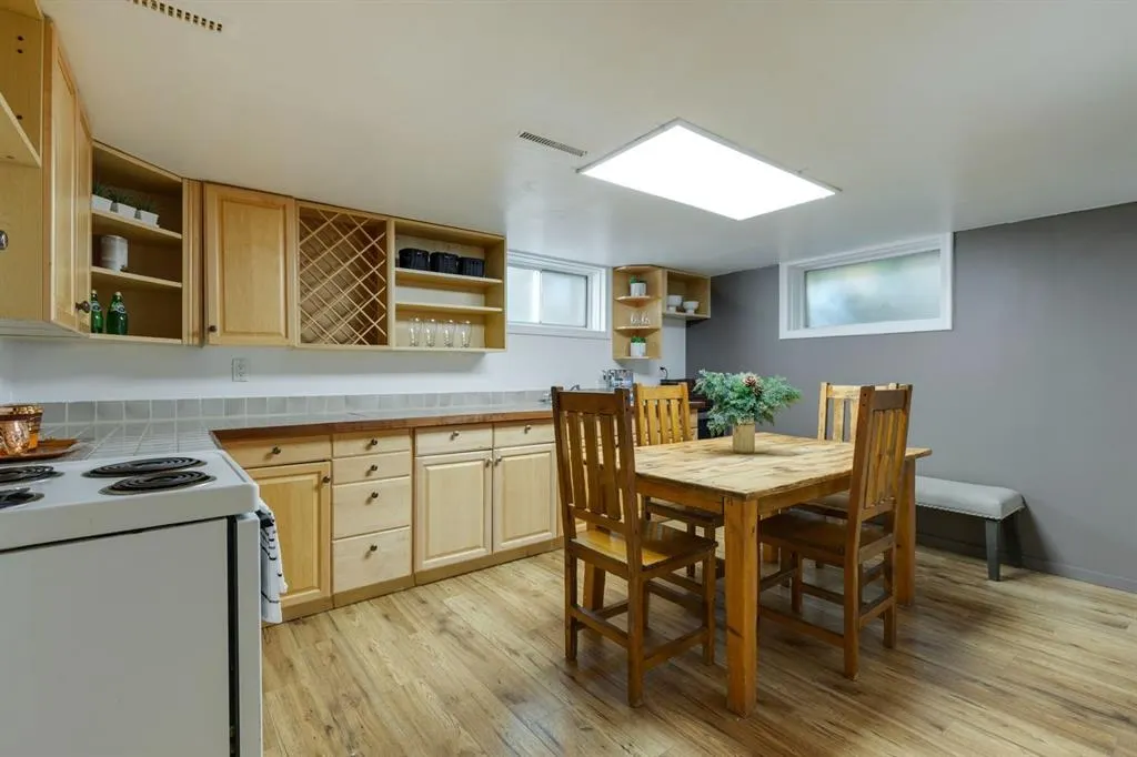 2009 32 Street SW