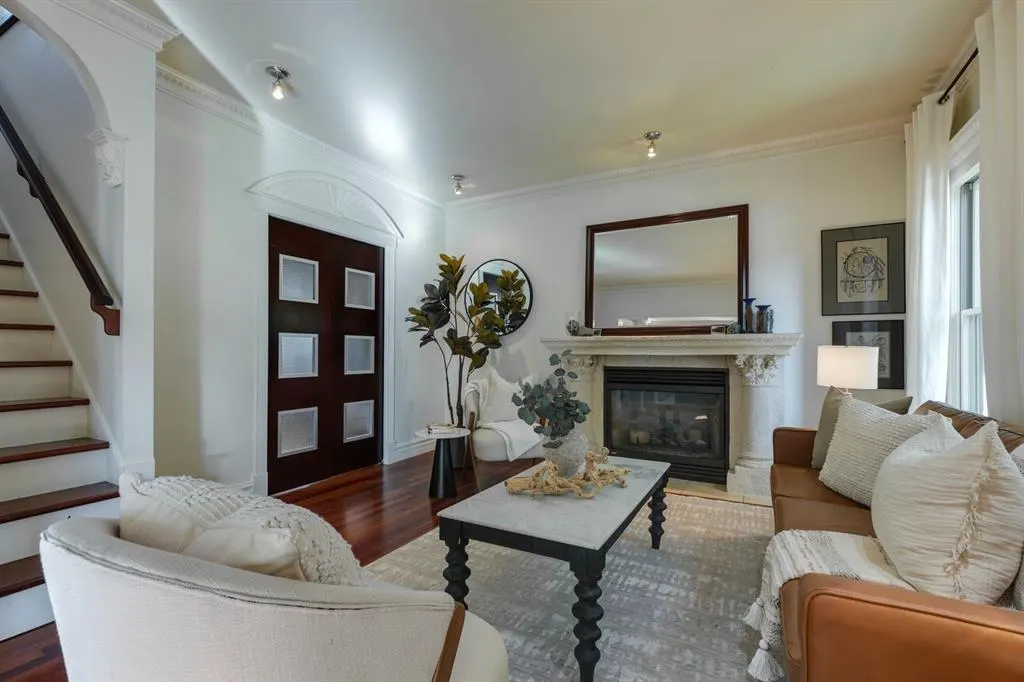 2009 32 Street SW