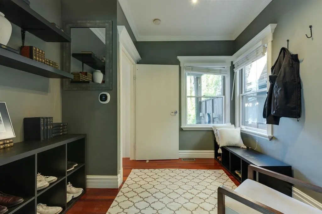 2009 32 Street SW