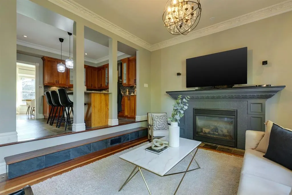 2009 32 Street SW