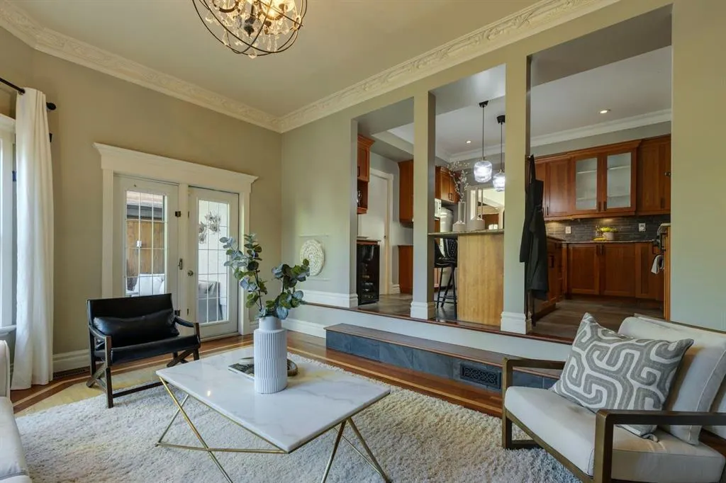 2009 32 Street SW