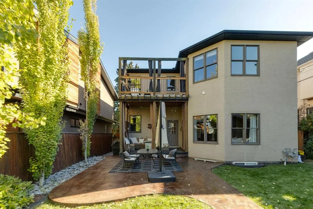2009 32 Street SW