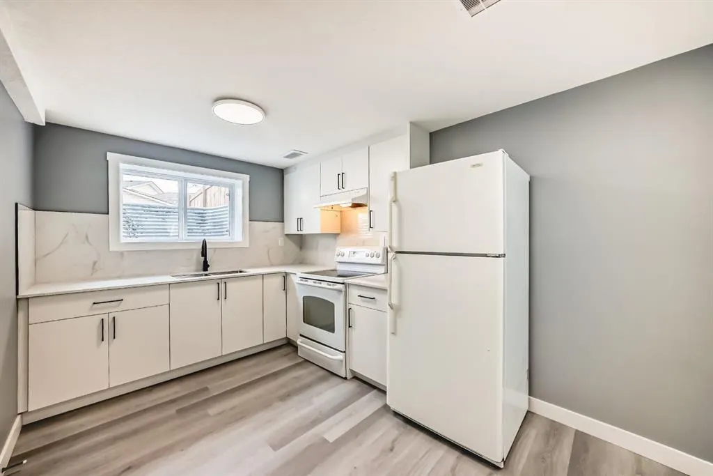 19 Rundlelawn Court NE