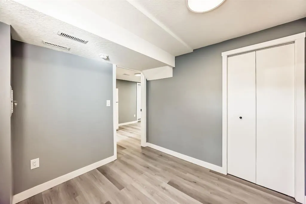 19 Rundlelawn Court NE