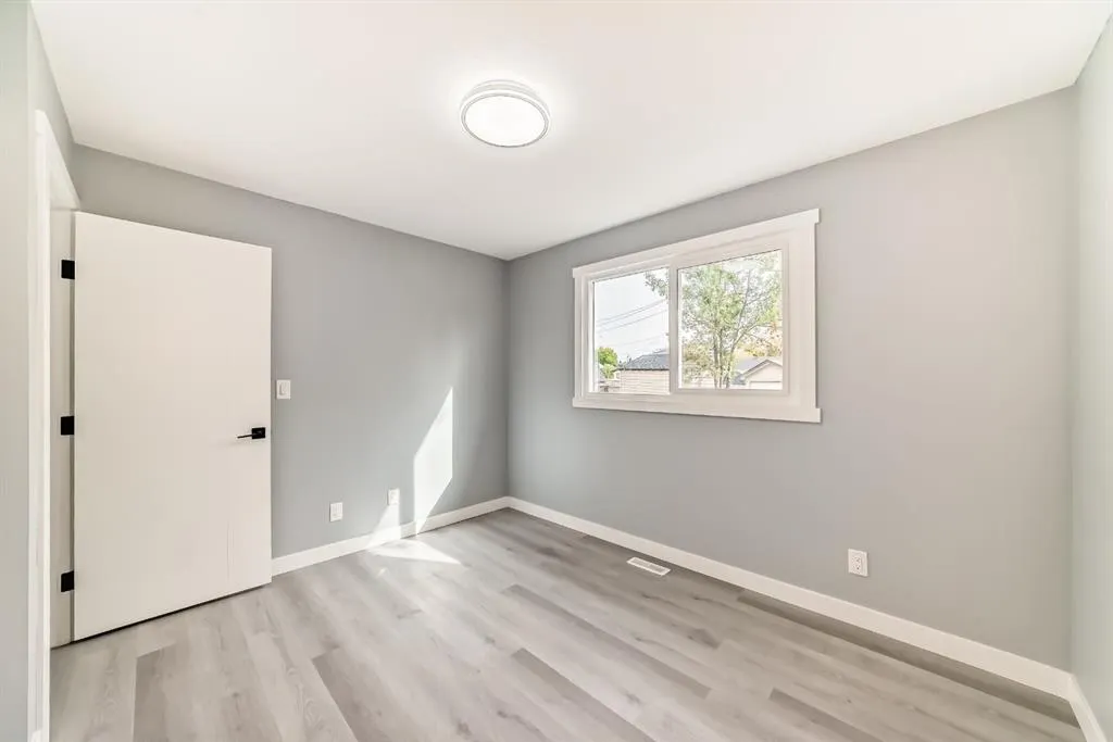 19 Rundlelawn Court NE