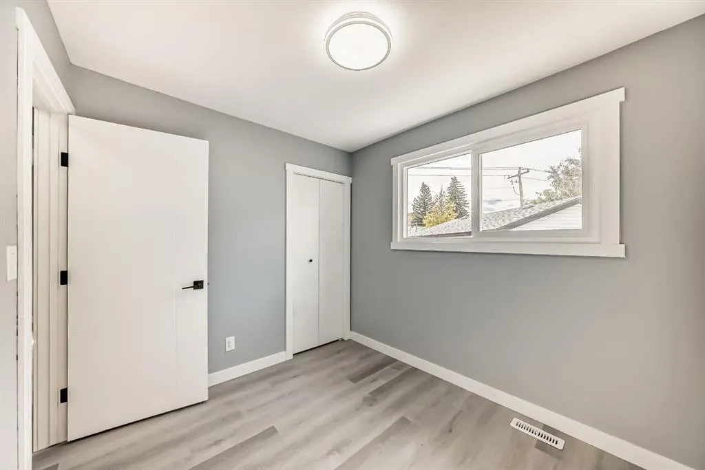 19 Rundlelawn Court NE