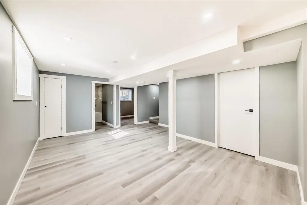 19 Rundlelawn Court NE