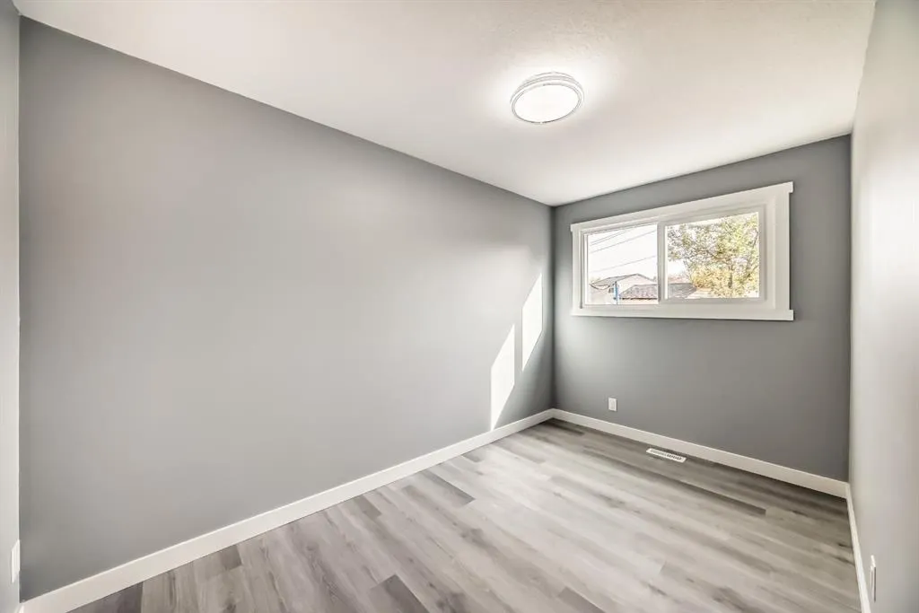 19 Rundlelawn Court NE