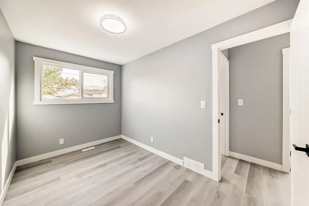 19 Rundlelawn Court NE